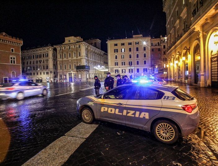 Due rapine fuori dall’Alcatraz: 4 giovani arrestati a Milano
