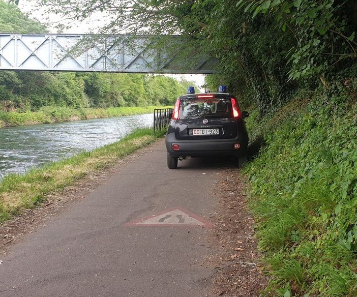 Magenta/Pontevecchio: ragazza in bicicletta cade nel Naviglio Grande