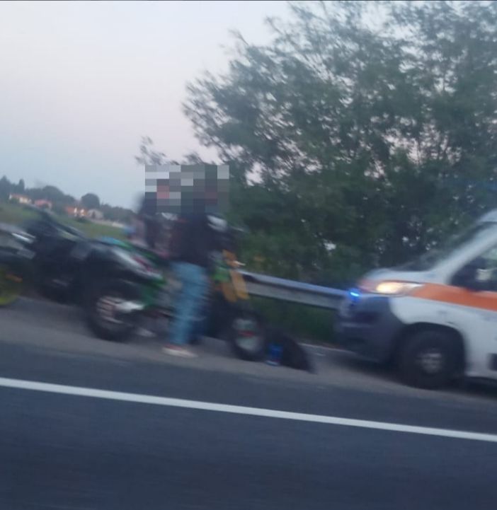Magenta: incidente sulla Boffalora Malpensa, ferito un ragazzo in moto