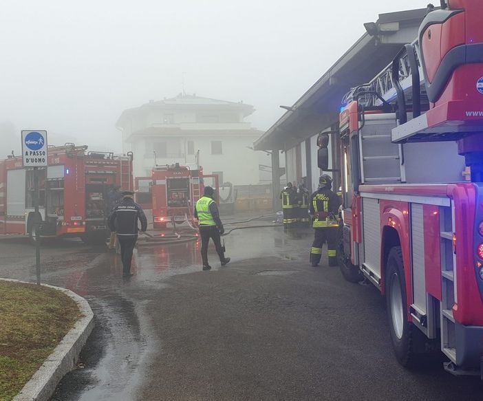 Magenta: incendio al deposito ASM, vigili del fuoco sul posto