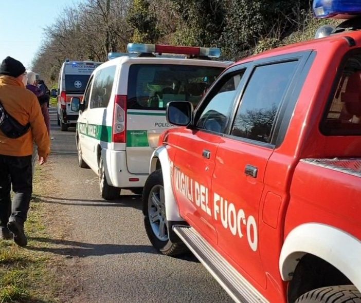 Boffalora sopra Ticino: strada alzaia affollata, ragazza in bicicletta finisce nel Naviglio in asciutta