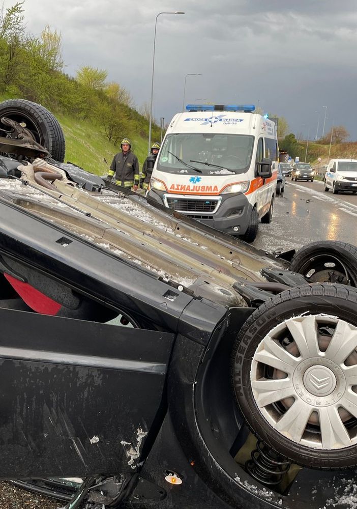 Incidente sulla Boffalora Malpensa allo svincolo di Cuggiono/Mesero: auto si ribalta