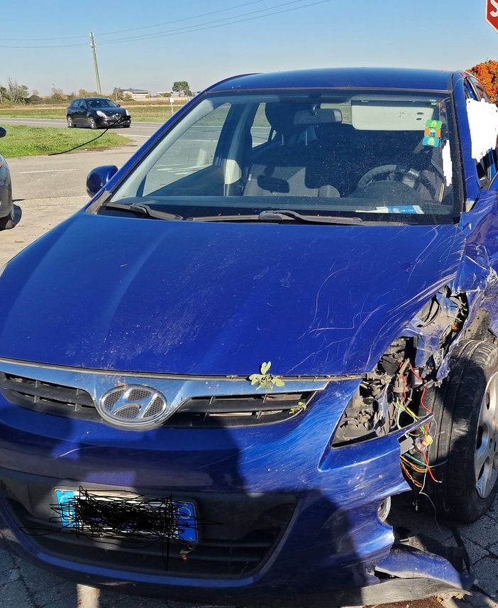 Pieve del Cairo: scontro tra auto sula ex statale 211, soccorse 5 persone
