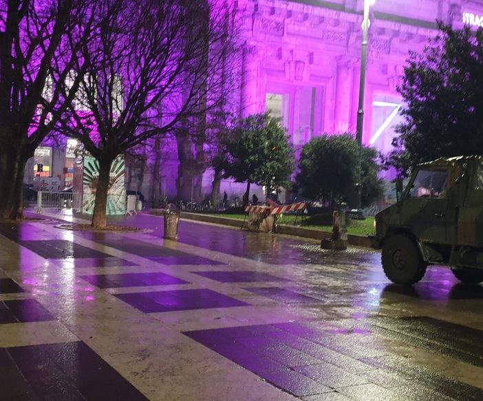 Convalidato l’arresto per rapina a Milano Centrale: magentino finisce in carcere e aggredisce gli agenti