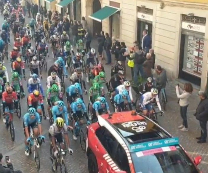 Da Abbiategrasso a Sanremo per la 114esima edizione della classicissima di primavera, in migliaia ad applaudire i ciclisti