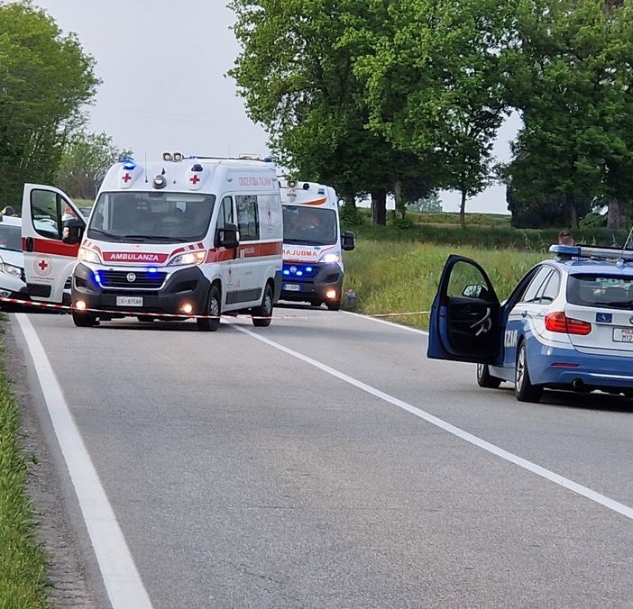 Pieve del Cairo: scontro tra due auto sulla statale 211, quattro feriti tra cui un bambino