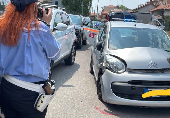 Abbiategrasso, auto contro camion in via Pacinotti: 66enne elitrasportato al San Matteo di Pavia