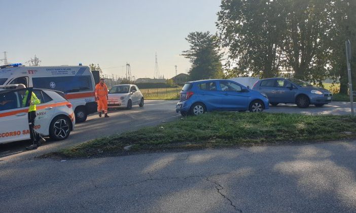 Scontro sulla SS11 a Magenta al confine con Marcallo: quattro auto coinvolte