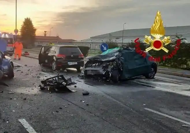 Milano, i giovani morti la notte di Halloween: erano sei in macchina, positivo all’alcoltest il tamponatore