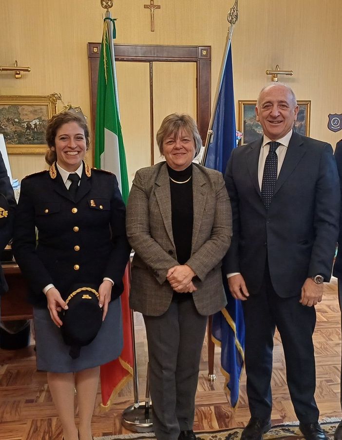 Il prefetto Francesca De Carlini riceve in visita di presentazione tre nuovi dirigenti della polizia di stato in forza alla questura di Pavia