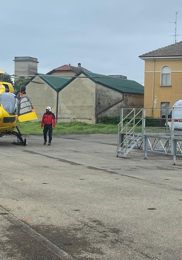 Mede: cade da una scala a circa 3 metri di altezza, ferito un 75enne