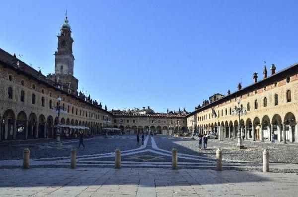 Coronavirus, nuova stretta dopo l'Epifania? Ipotesi zona rossa tutti i weekend e spostamenti limitati