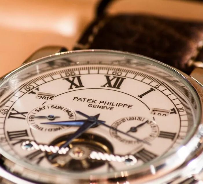 Truffa specchietto: Milano, rubato Patek Philippe da 60mila euro