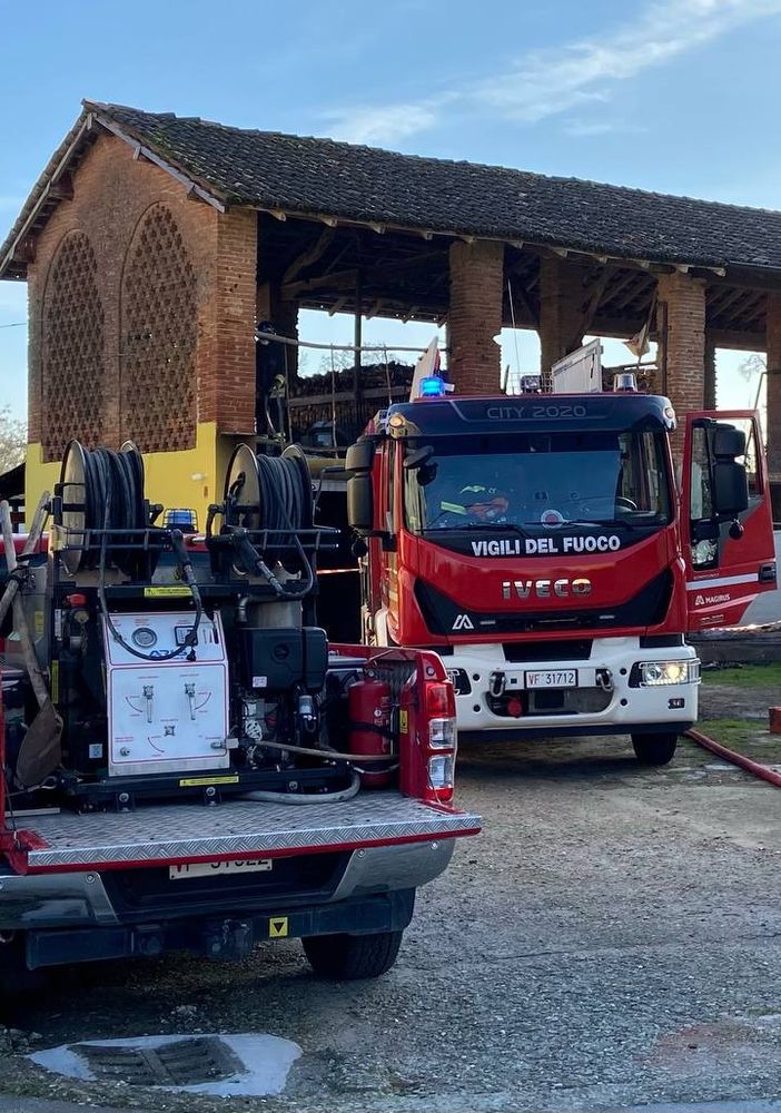 Oltrepò: incendio in un garage, domato in circa 3 ore dai Vigili del fuoco