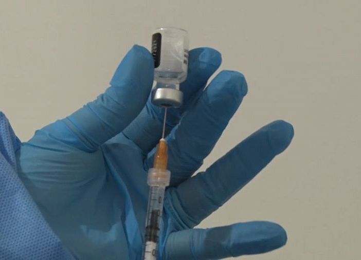 Vaccinazioni Covid, è possibile prenotare quarta dose per Over 12