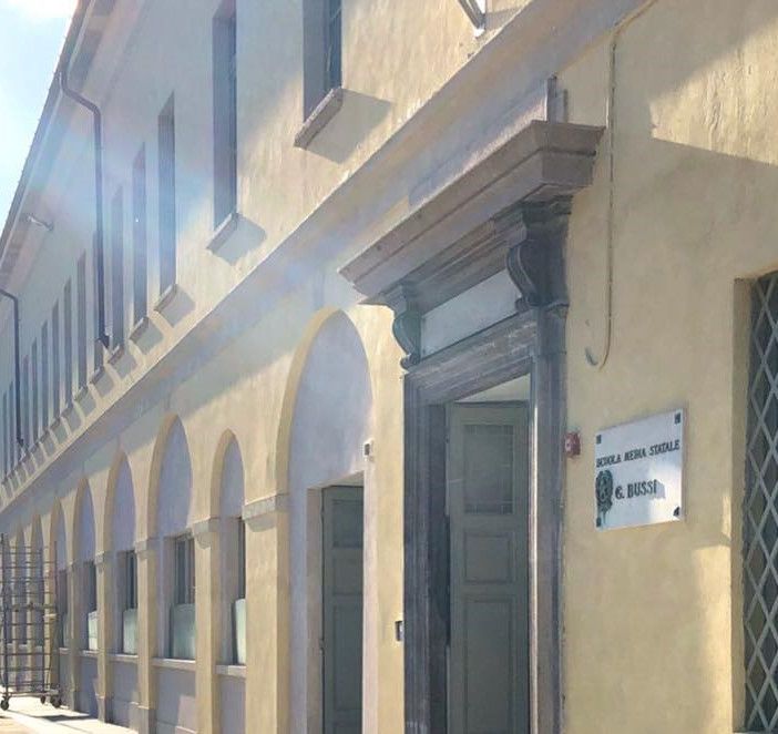 Vigevano: spaccata alla scuola &quot;Bussi&quot;, i vandali allagano i locali e rubano un pc