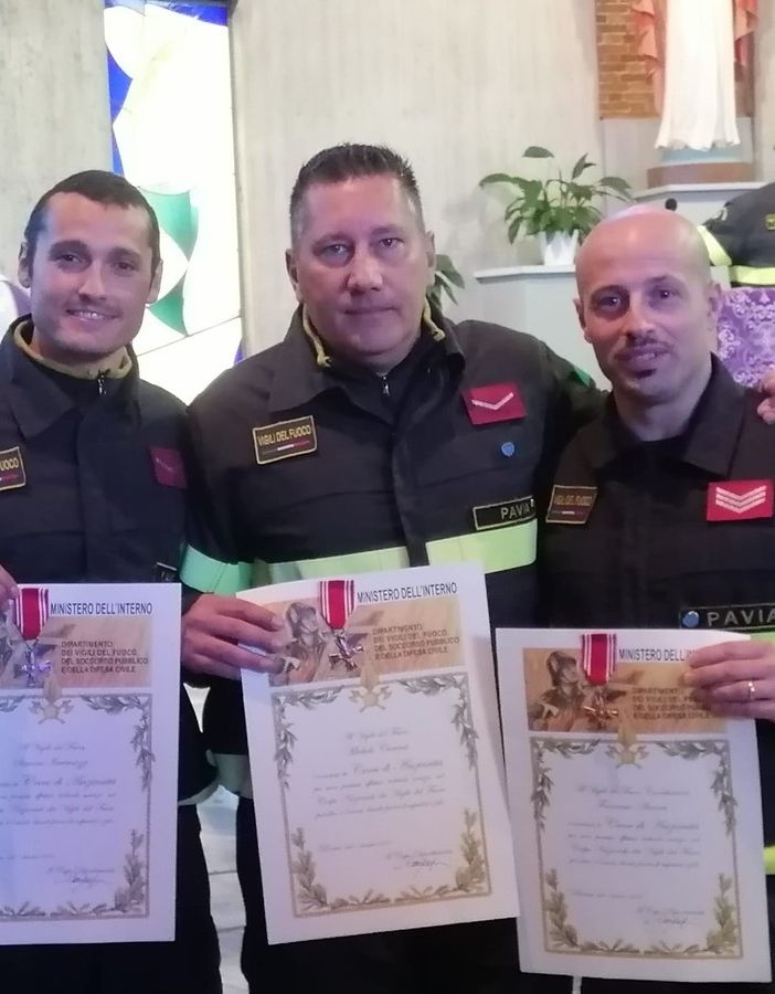 Pavia: il comando dei Vigili del fuoco celebra Santa Barbara, assegnate 4 Croci di Anzianità. Ecco chi sono