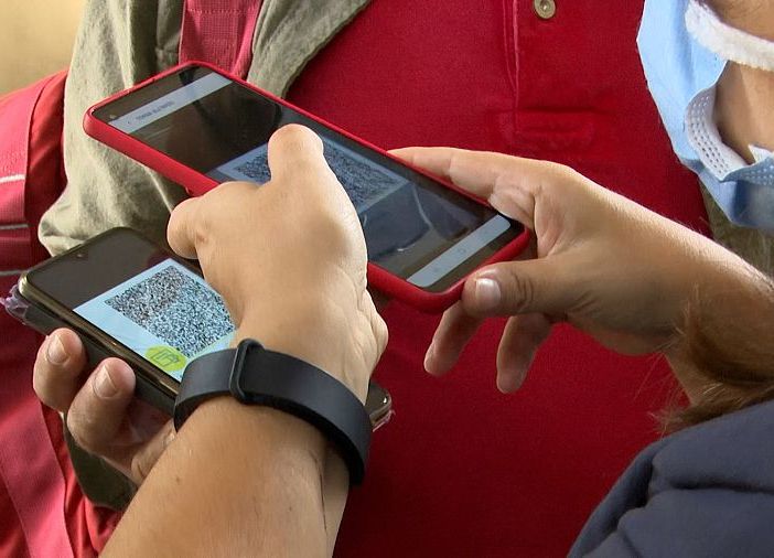 Al lavoro senza green pass? Stop allo stipendio ma niente sospensione