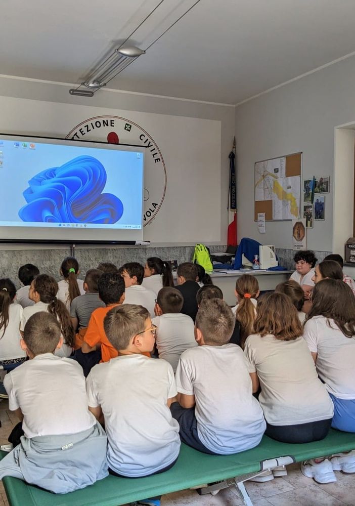Lomello: gli alunni delle scuole elementari in visita alla Protezione Civile