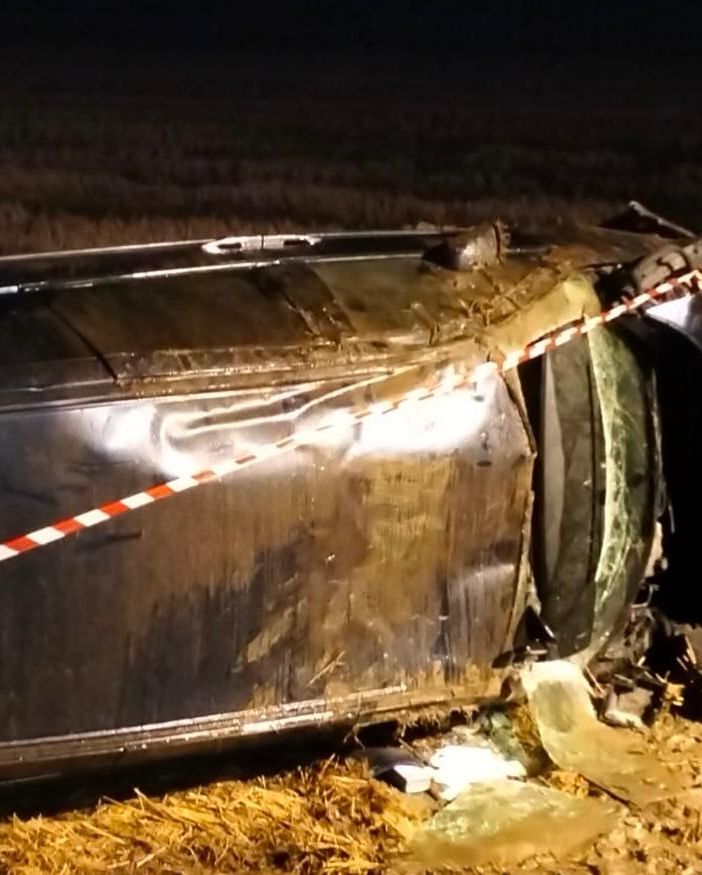 L'auto uscita di strada sulla Robbio-Nicorvo