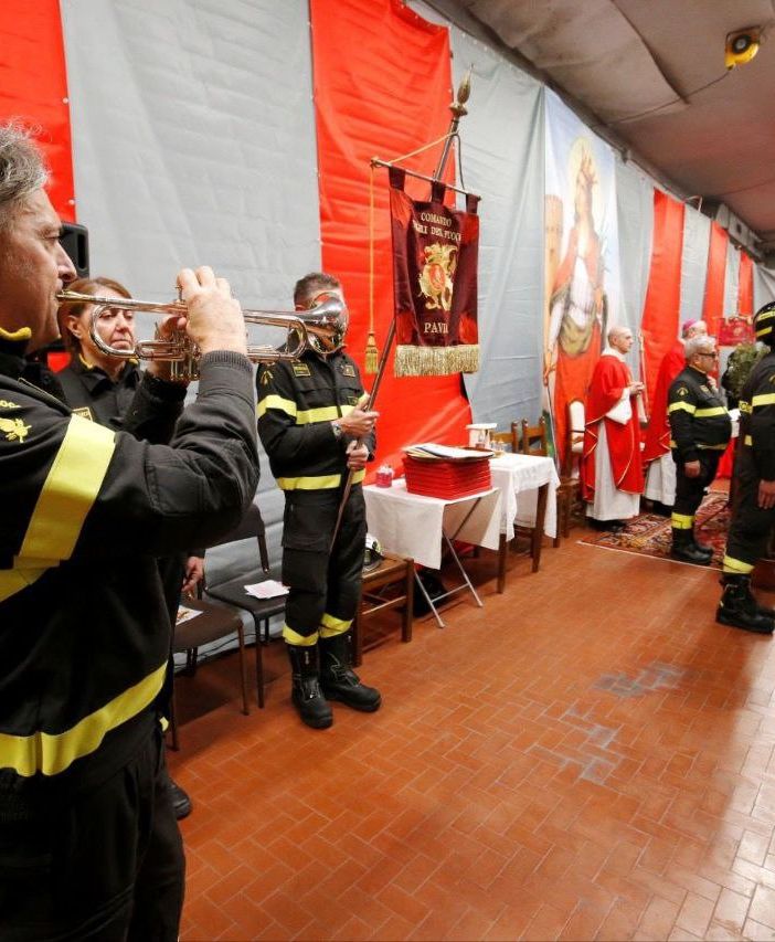 Pavia, i Vigili del fuoco festeggiano Santa Barbara