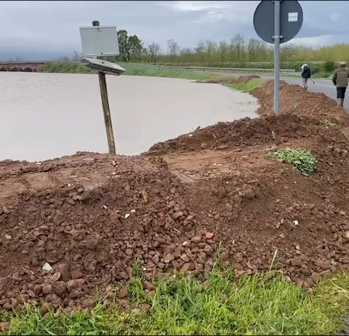Maltempo in Lomellina: preoccupa il Sesia, strade e ponti chiusi. A Candia pronto un piano per evacuare la popolazione