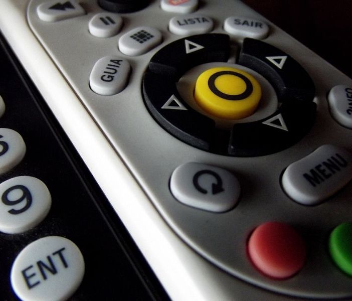 Troppe chiacchere, il Parlamento stoppa i virologi in tv