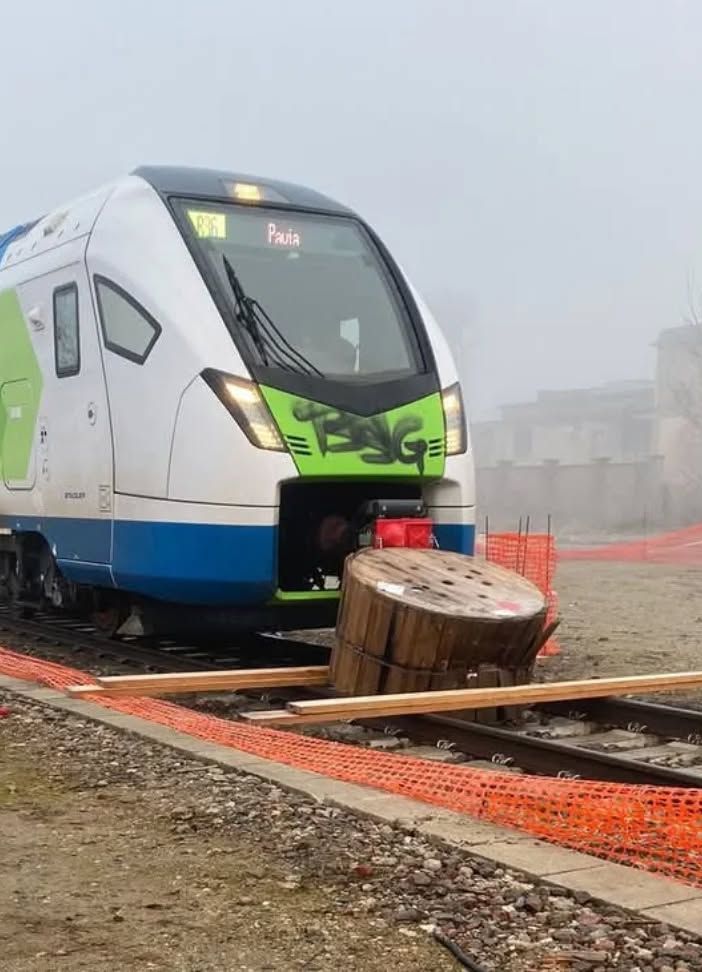 Bobina sui binari della Vercelli-Pavia-Torre Beretti, treni bloccati per alcune ore
