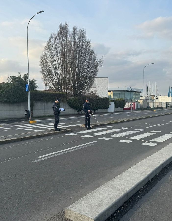 Vigevano: investito da un'auto in corso Di Vittorio, giovane trasportato in elicottero in ospedale
