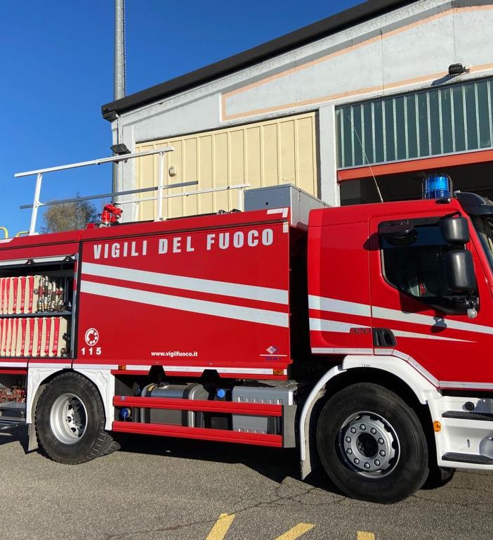 - FOTONOTIZIA- Mede: consegnata la nuova autobotte al distaccamento volontari Vigili del fuoco