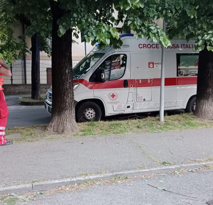 Vigevano: litigio in via D'Este, soccorso un giovane