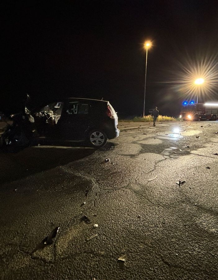 Mede: scontro tra auto sulla provinciale 194, soccorse cinque persone. Un ferito trasportato in elicottero all'ospedale di Brescia