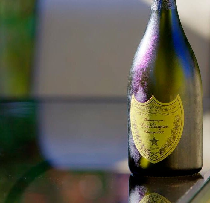 Furto di Champagne, via 50 bottiglie di Dom Perignon nel Pavese