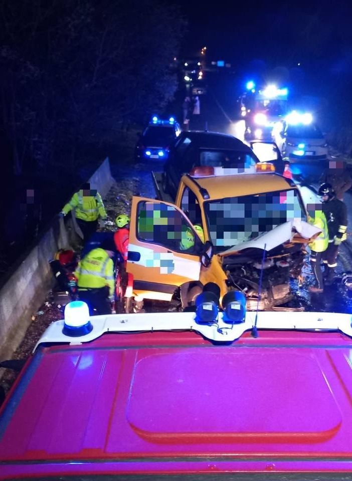 Corteolona: scontro tra auto e carro attrezzi, 6 feriti, uno in gravi condizioni