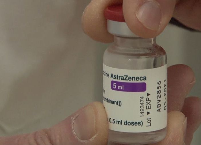 AstraZeneca, via libera da Draghi, si riparte