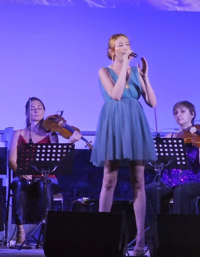 Pieve del Cairo: successo di pubblico per lo spettacolo Singing Musical da Gershwin ai Queen. Le immagini