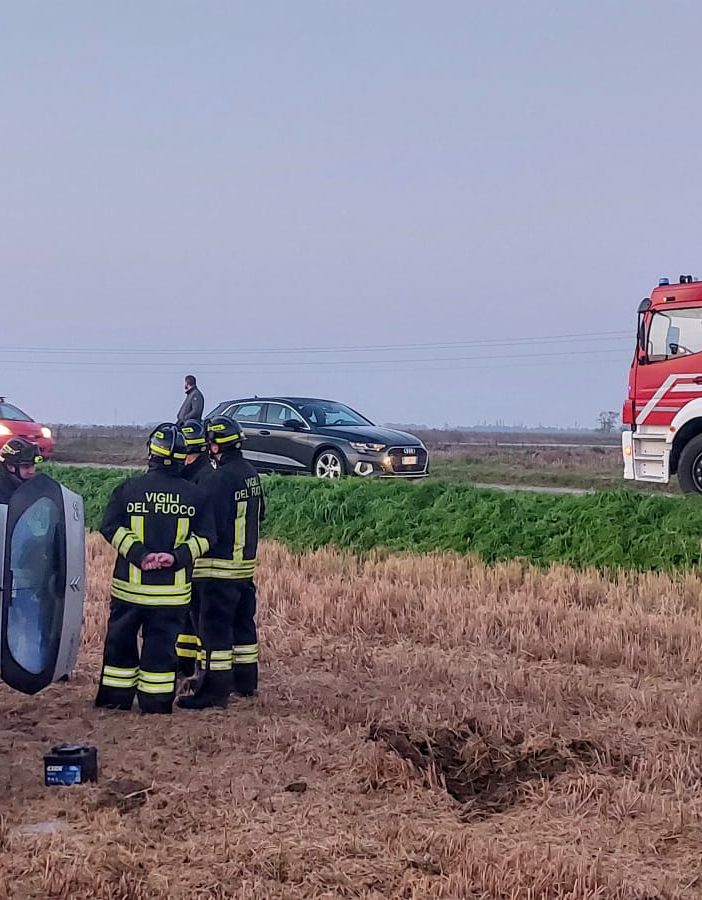 Robbio: esce di strada con l'auto sulla provinciale 6, ferita una 45enne
