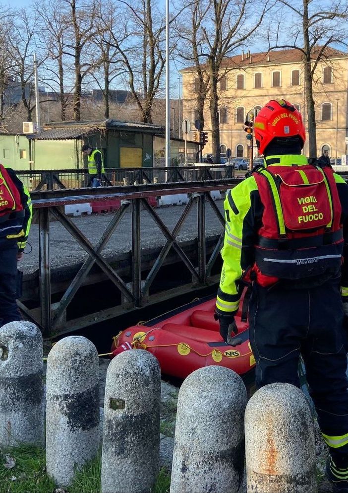 Pavia: i Vigili del fuoco impegnati nelle prove di carico del ponte di viale Ludovico il Moro