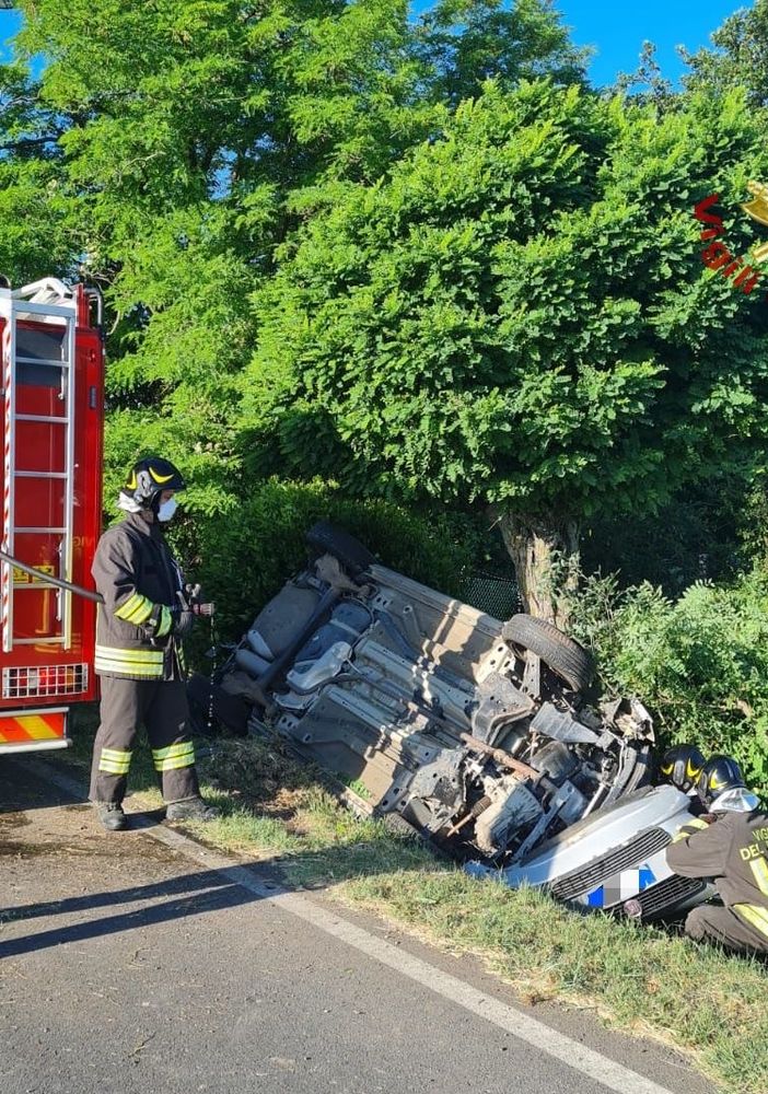 Colli Verdi: si ribalta con l'auto, ferito un 90enne