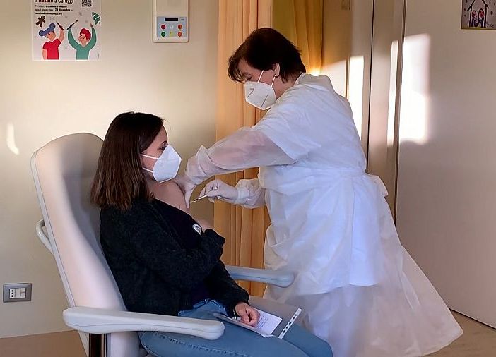 Covid-19: allo studio l'ipotesi di un patentino vaccinale per turismo e sport