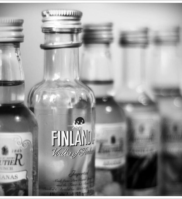 Beve vodka: 13enne in coma etilico a Pavia