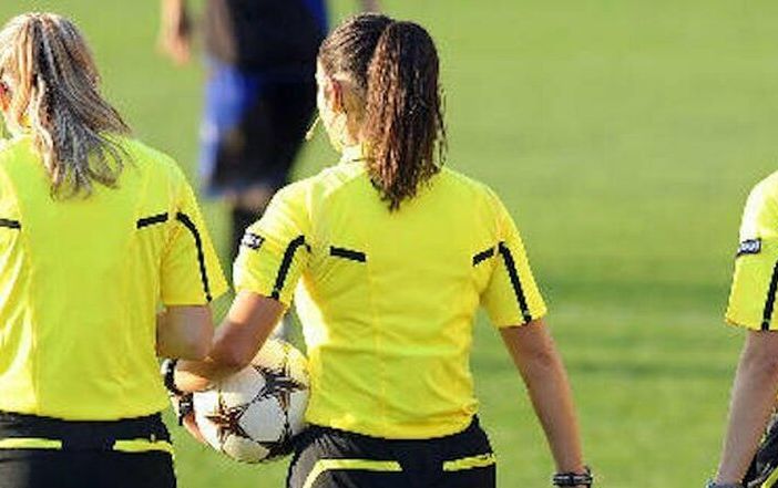 Calcio giovanile under 19: arbitro donna chiusa nell’impianto