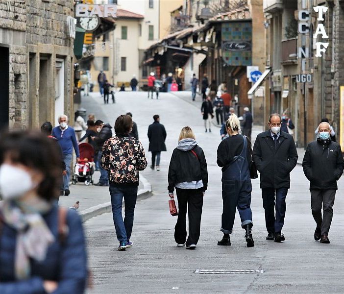 Stop alle mascherine all'aperto in tutta Italia