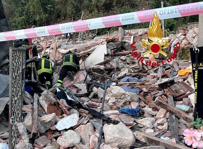 Esplode una palazzina in Toscana, due morti e tre feriti