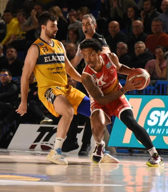 Basket serie A2: Imbrò e Ahmad sono inarrestabili, Pesaro sbanca Vigevano per 82-93