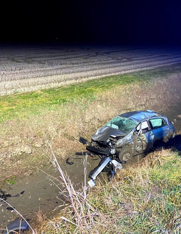 Frascarolo: finiscono nel fosso con l'auto, soccorsi due giovani