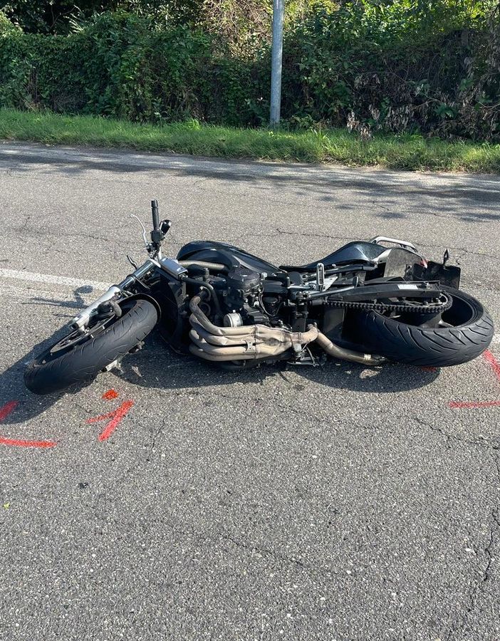 Vigevano: scontro auto-moto in corso De Gasperi, ferito un 30enne