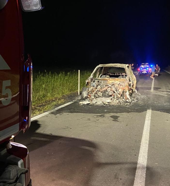 Pieve del Cairo: incendio divora un suv sulla ex statale 211
