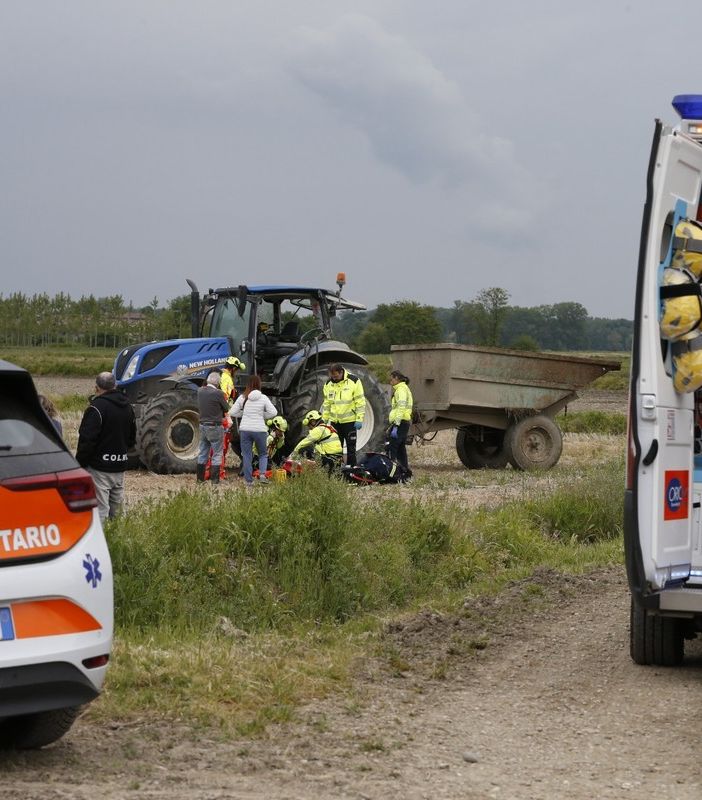 Frascarolo: incidente sul lavoro, 48enne sbalzato dal trattore