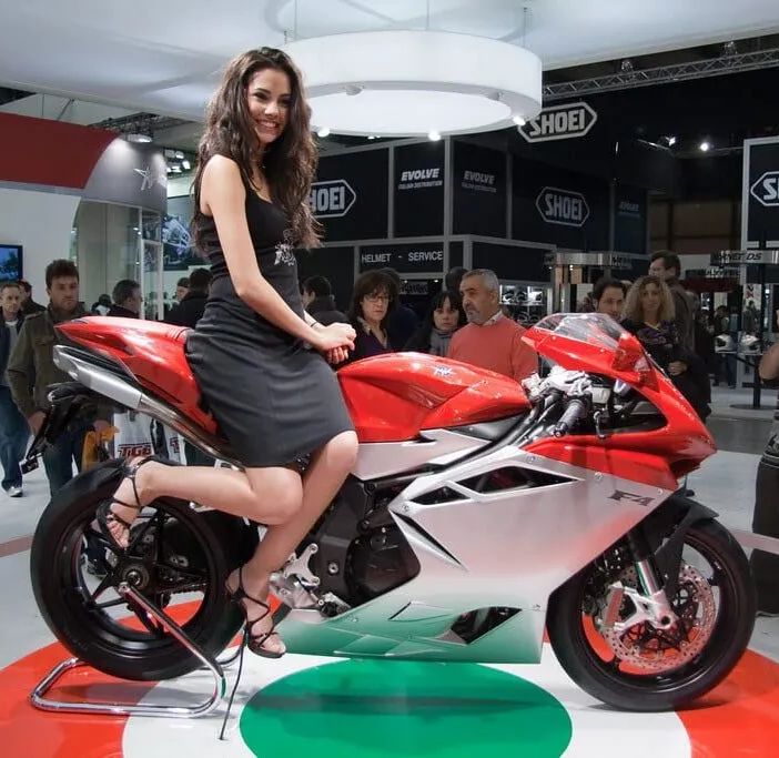 A Rho apre Eicma: passione a due ruote da 45 paesi del mondo